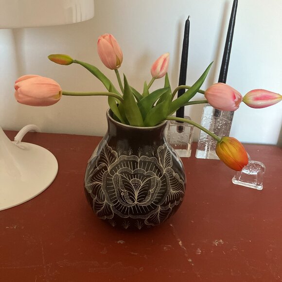 Vintage Michoacán Clay Vase, Mexican Handpainted Pottery Vase - Picture 4 of 7